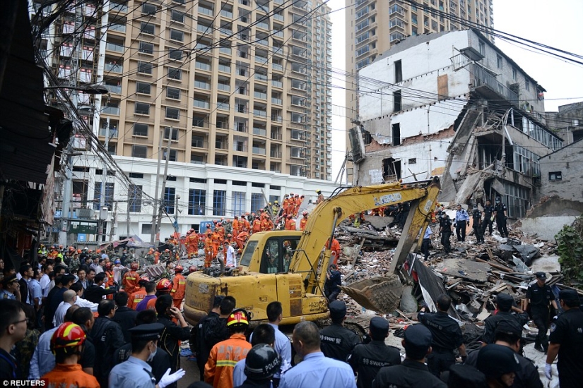 Los padres sacrificaron sus vidas al cubrir a su hija durante el colapso de la casa Los padres sacrificaron sus vidas al cubrir a su hija durante el colapso de la casa
