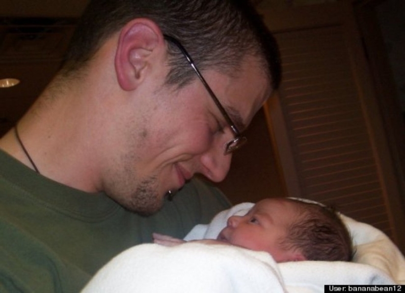 Los papás ven a sus bebés recién nacidos por primera vez