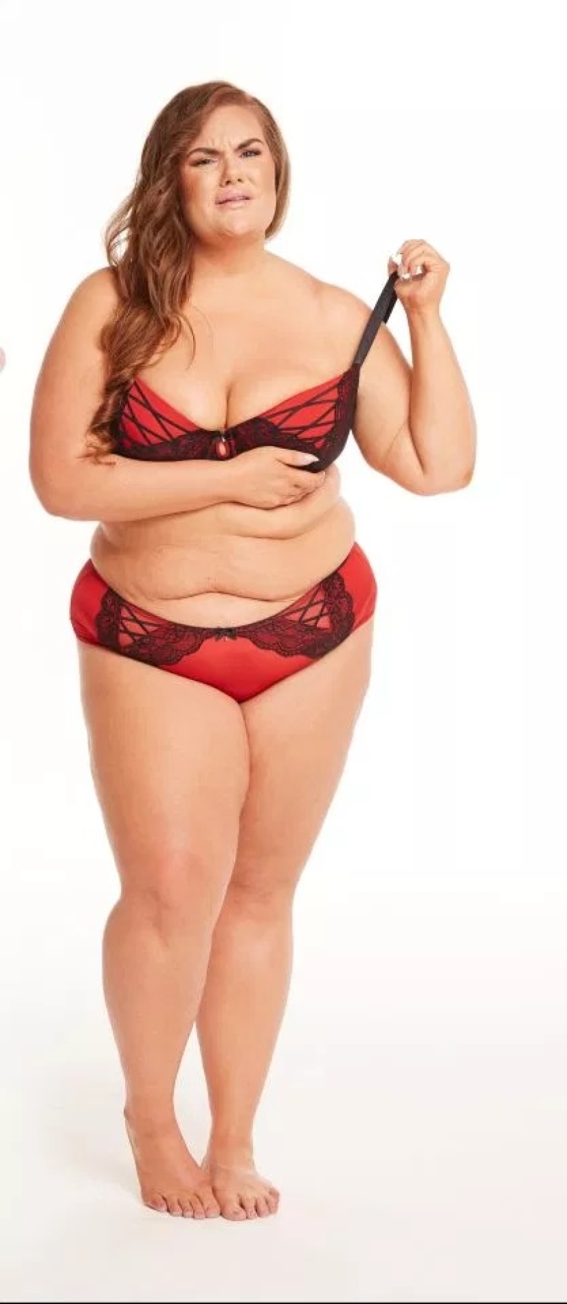 Los pechos grandes son grandes problemas: los propietarios de un busto de lujo se quejan de incomodidad constante