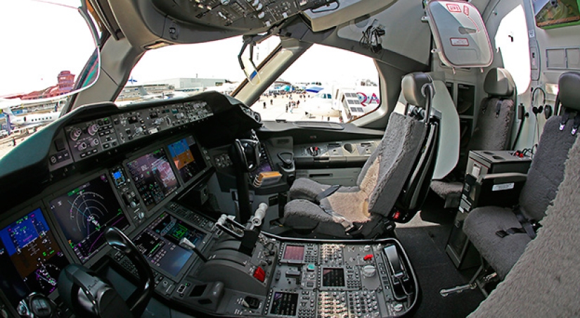 Los pilotos del transatlántico lo ayudaron a dibujar un enorme autorretrato en el cielo Los pilotos del transatlántico lo ayudaron a dibujar un enorme autorretrato en el cielo