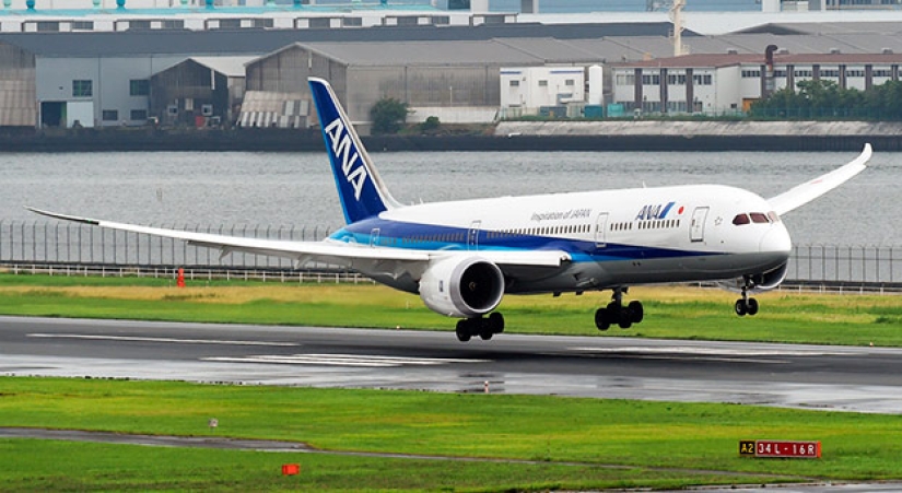 Los pilotos del transatlántico lo ayudaron a dibujar un enorme autorretrato en el cielo Los pilotos del transatlántico lo ayudaron a dibujar un enorme autorretrato en el cielo