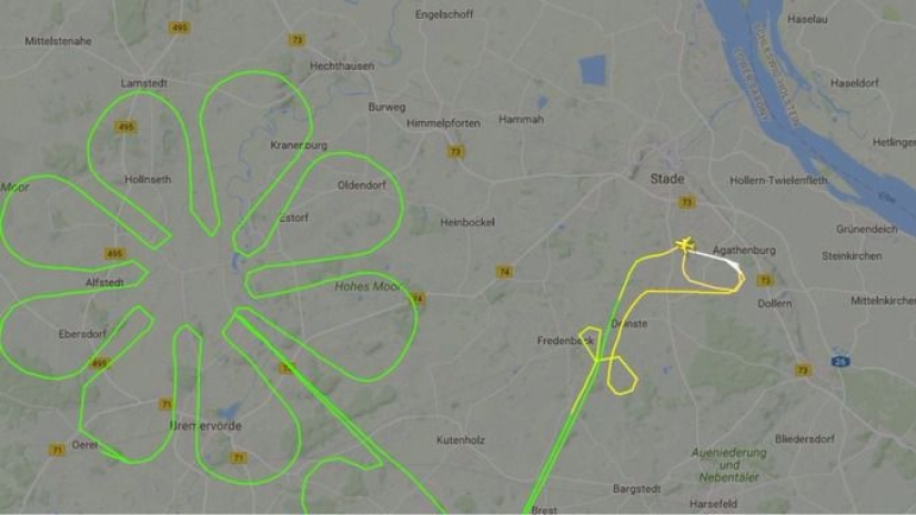 Los pilotos del transatlántico lo ayudaron a dibujar un enorme autorretrato en el cielo Los pilotos del transatlántico lo ayudaron a dibujar un enorme autorretrato en el cielo