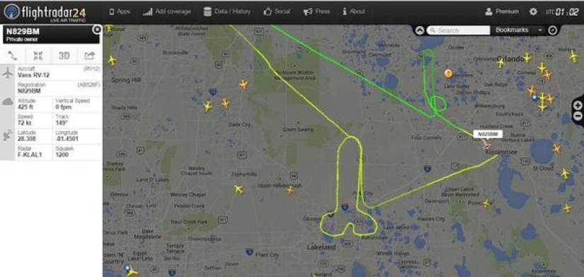 Los pilotos del transatlántico lo ayudaron a dibujar un enorme autorretrato en el cielo Los pilotos del transatlántico lo ayudaron a dibujar un enorme autorretrato en el cielo