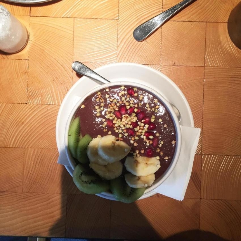 Los problemas de las estrellas de Instagram: los pasteles veganos son insípidos y hace frío en los pantalones con puertas