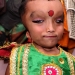 Los residentes de una aldea india adoran a un niño con la cabeza deformada como el dios Ganesha