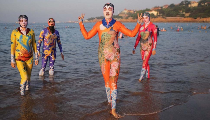 Los trajes de baño chinos "facekini" ahora vienen en forma de panda, tigre y otros animales