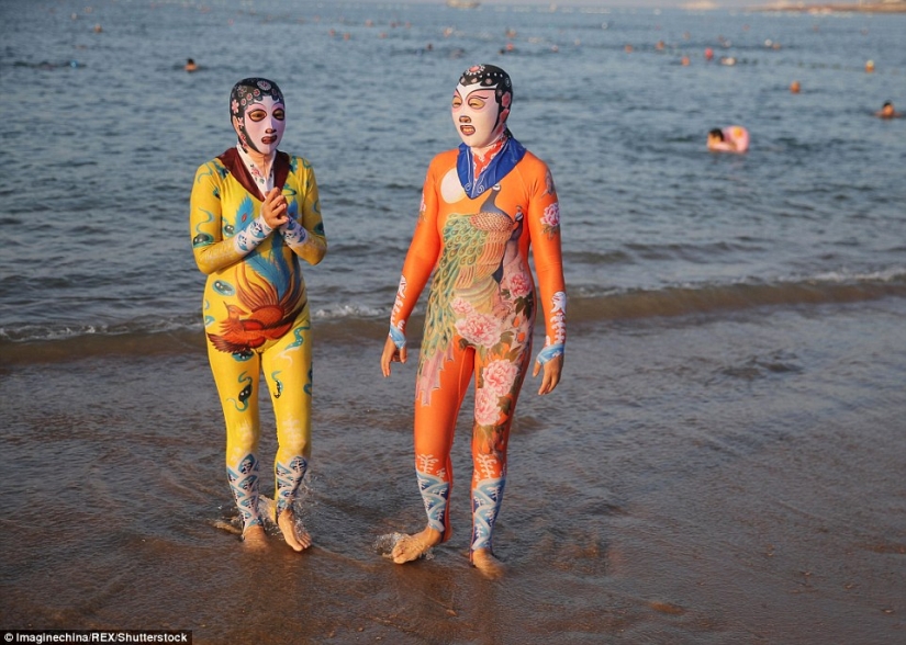 Los trajes de baño chinos "facekini" ahora vienen en forma de panda, tigre y otros animales