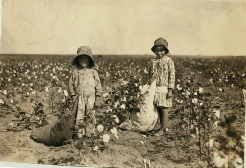 Lost Childhood: Horrible child labor conditions photographed by Lewis Hine Lost Childhood: Horrible child labor conditions photographed by Lewis Hine