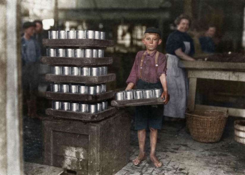 Lost Childhood: Horrible child labor conditions photographed by Lewis Hine Lost Childhood: Horrible child labor conditions photographed by Lewis Hine