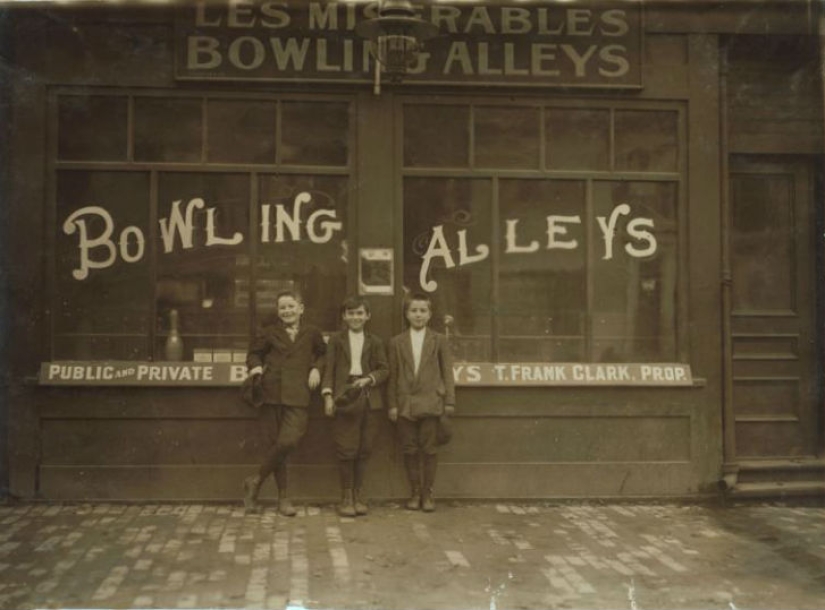 Lost Childhood: Horrible child labor conditions photographed by Lewis Hine Lost Childhood: Horrible child labor conditions photographed by Lewis Hine