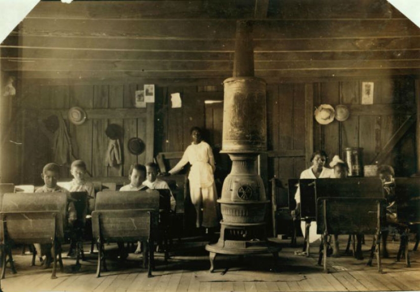 Lost Childhood: Horrible child labor conditions photographed by Lewis Hine Lost Childhood: Horrible child labor conditions photographed by Lewis Hine