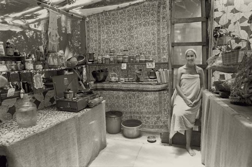 Lost Paradise: Hippie Camp in Hawaii Lost Paradise: Hippie Camp in Hawaii