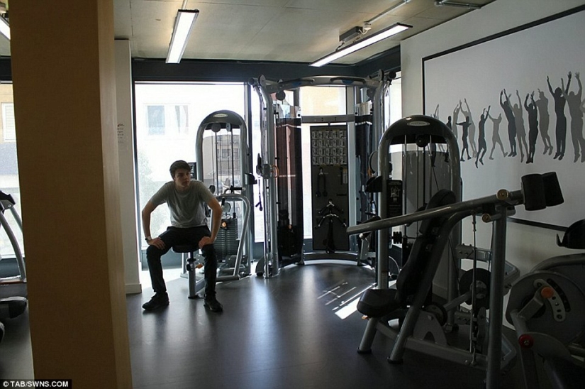 Luxury dorm: London students are unhappy with rooms for $2,200 a month Luxury dorm: London students are unhappy with rooms for $2,200 a month