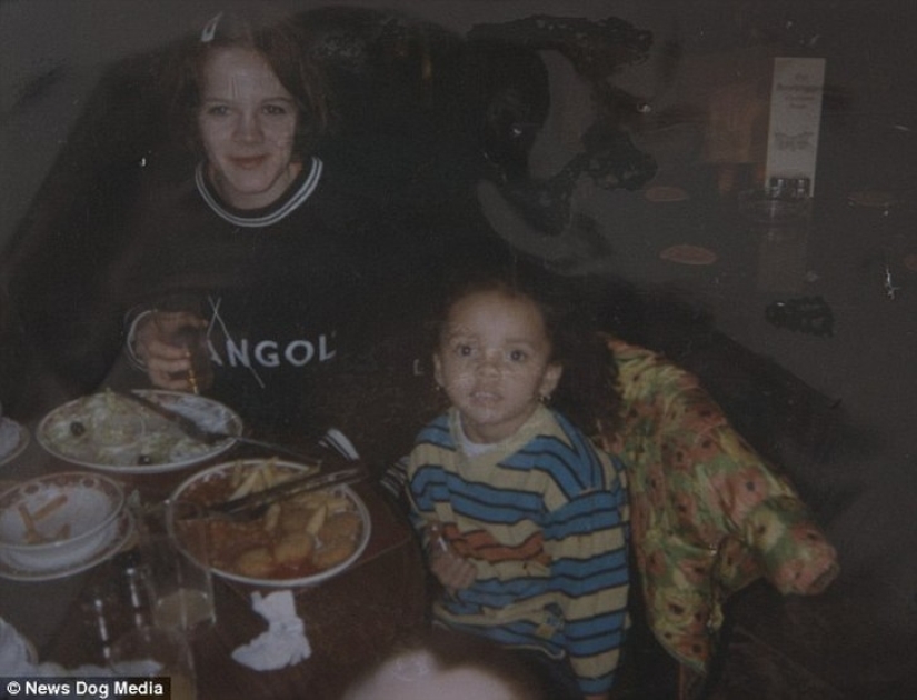 Madre e hija hacen todo lo posible para convertirse en una estrella de la televisión británica Madre e hija hacen todo lo posible para convertirse en una estrella de la televisión británica