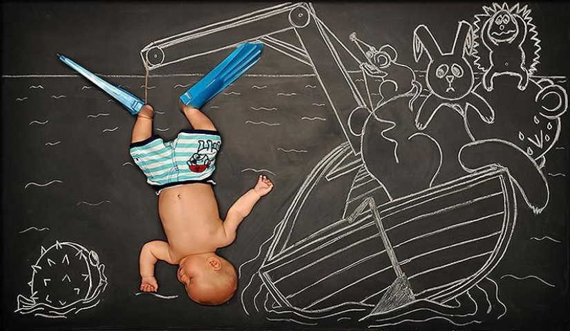 Mamá toma una foto del bebé en el "Tablero de aventuras" Mamá toma una foto del bebé en el "Tablero de aventuras"