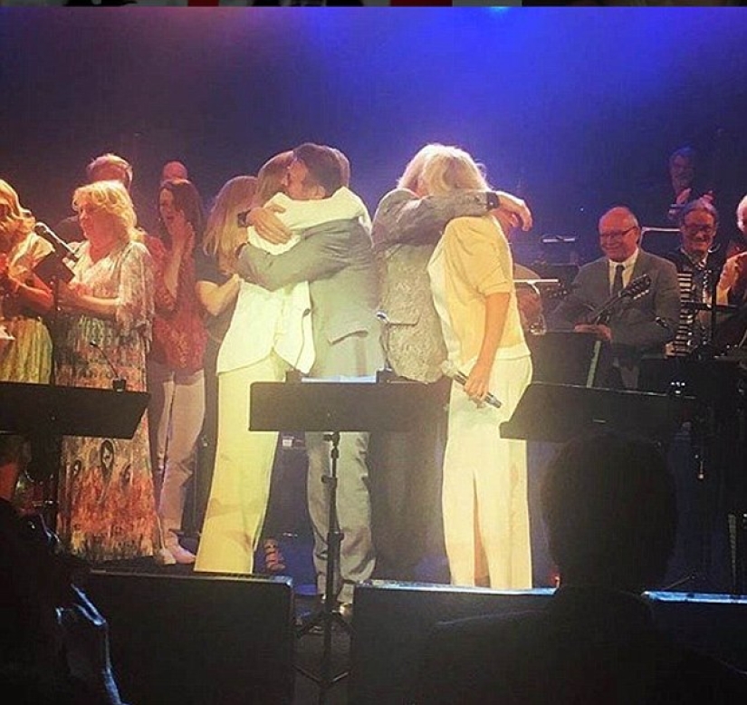 Mamma Mia: ABBA members reunited for the first time in 30 years! Mamma Mia: ABBA members reunited for the first time in 30 years!