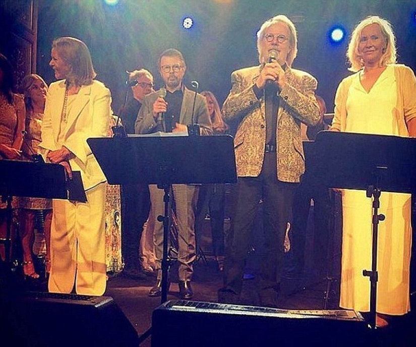 Mamma Mia: ABBA members reunited for the first time in 30 years! Mamma Mia: ABBA members reunited for the first time in 30 years!