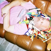 "Manía": extrañas colecciones y sus dueños en el proyecto fotográfico del fotógrafo noruego