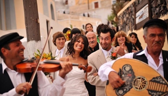 Mandatory traditions that are observed at a Greek wedding