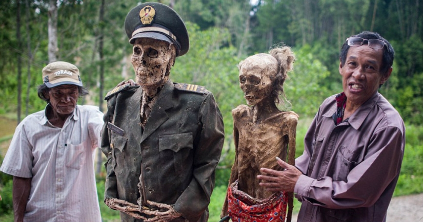 Manene Festival: Why do Indonesians dig up dead relatives every 3 years