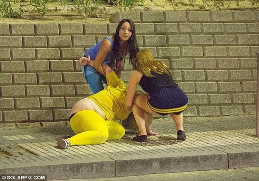 Mar, sol y… ¡demasiada sangría! Estudiantes británicos se relajan en Saloufest