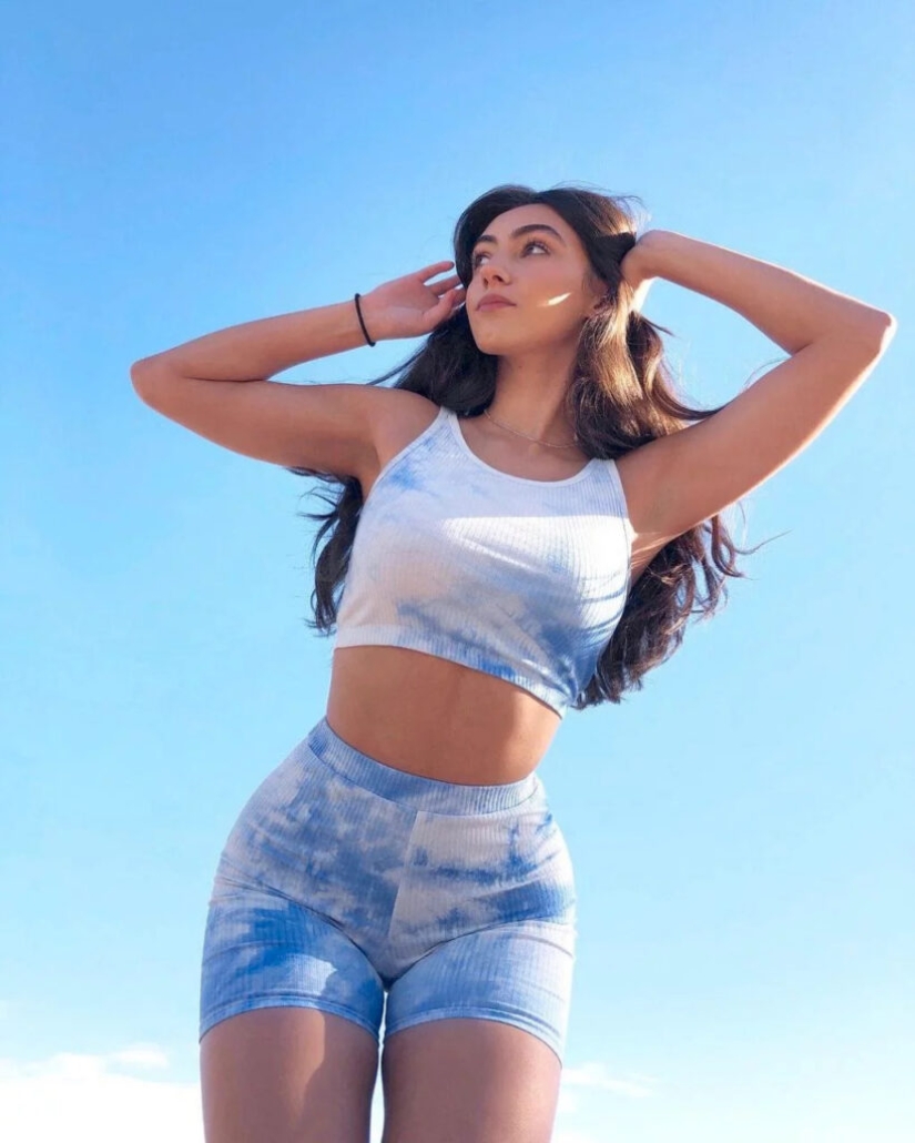 Maya Rabak es una encantadora bloguera de viajes de Arizona Maya Rabak es una encantadora bloguera de viajes de Arizona