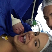 Me gusta desde los primeros minutos de vida: la hija de una bloguera de moda en una selfie de la sala de maternidad