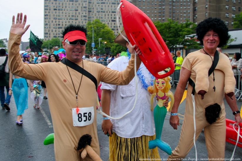 Mermaid Parade - Good Old Brooklyn Freak Show