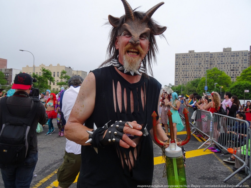 Mermaid Parade - Good Old Brooklyn Freak Show