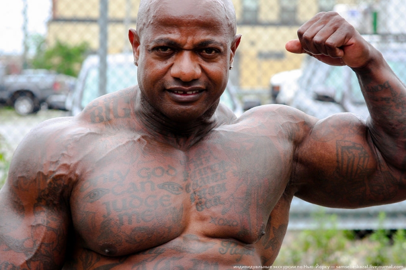 Mermaid Parade - Good Old Brooklyn Freak Show