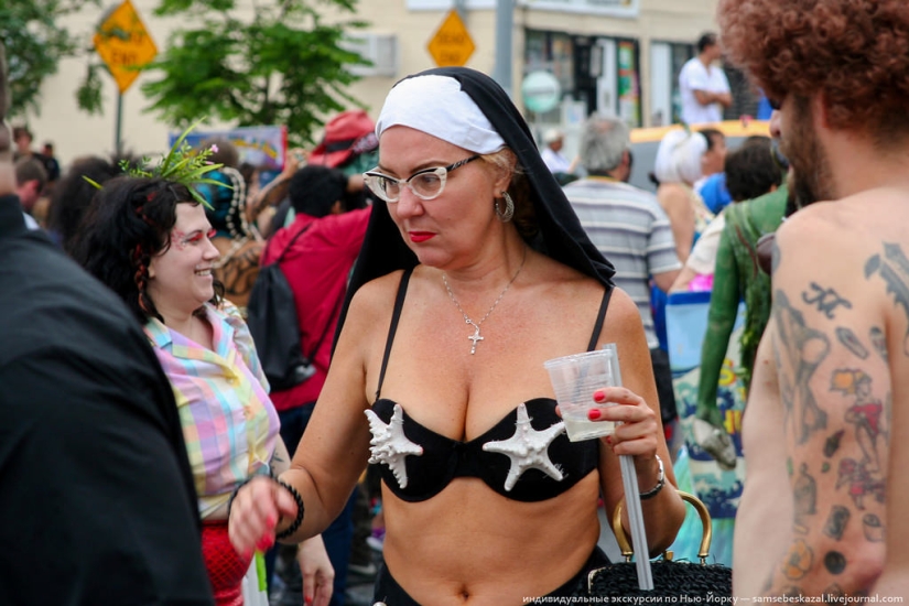 Mermaid Parade - Good Old Brooklyn Freak Show