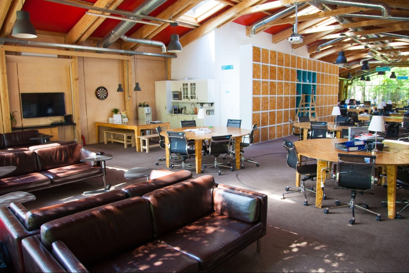 Mikhail Komarov: "Office and car as a startup image"