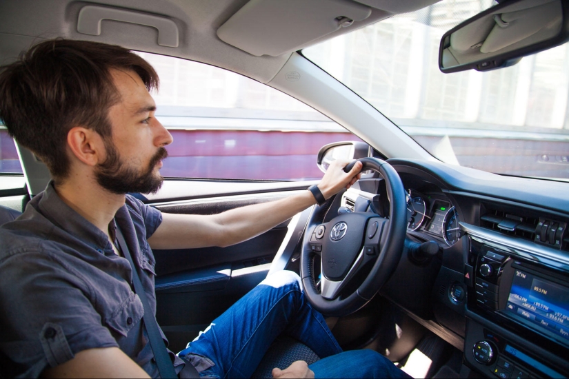 Mikhail Komarov: "Office and car as a startup image"