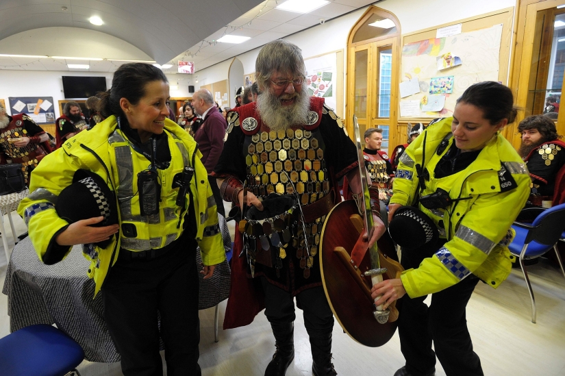 Miles de escoceses entran en el paraíso escandinavo Miles de escoceses entran en el paraíso escandinavo
