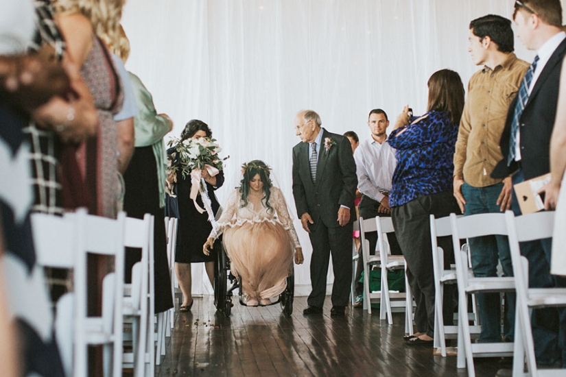 Miracles happen: the paralyzed bride got up and walked to the altar, touching the groom and guests to tears Miracles happen: the paralyzed bride got up and walked to the altar, touching the groom and guests to tears