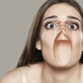 Mis pies están en mi boca: por qué el fotógrafo cruzó retratos de personas e imágenes de zapatos