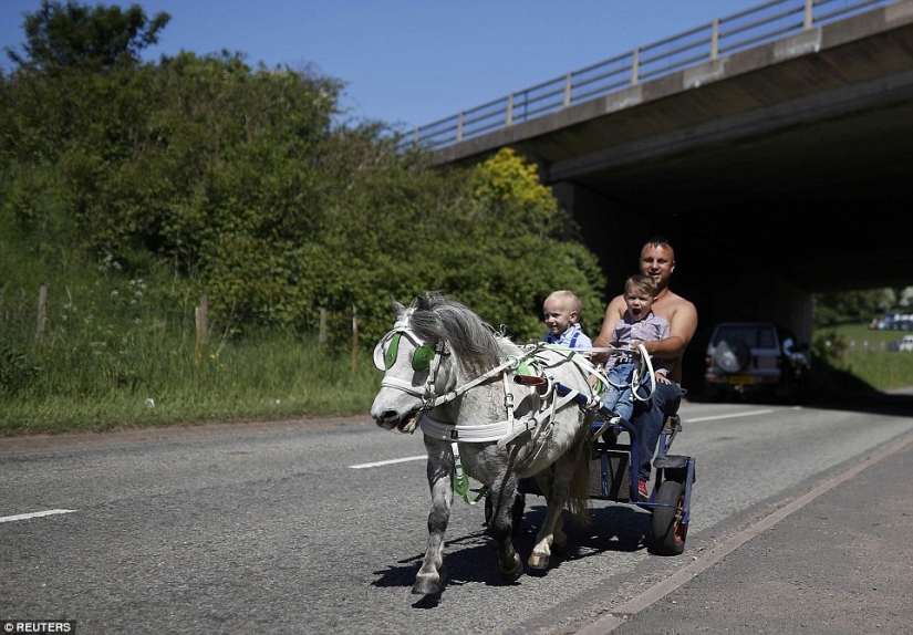 Mixed up in a bunch of horses, people: what thousands of gypsies are doing at the Appleby Horse Fair