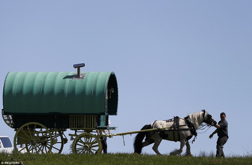 Mixed up in a bunch of horses, people: what thousands of gypsies are doing at the Appleby Horse Fair