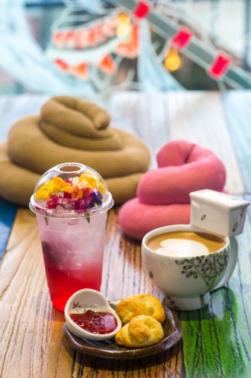 Mmm, que rico! El restaurante indonesio sirve fideos de inodoros del tipo " inodoro