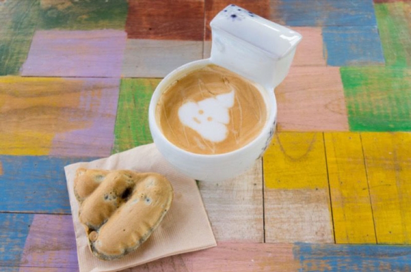 Mmm, que rico! El restaurante indonesio sirve fideos de inodoros del tipo " inodoro