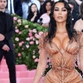 Moda sin complejos: outfits de celebrities estelares al borde de la decencia