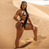 Modelo Árabe Talla Grande Adelaide Sago. ¿Qué dice ella en las redes sociales?