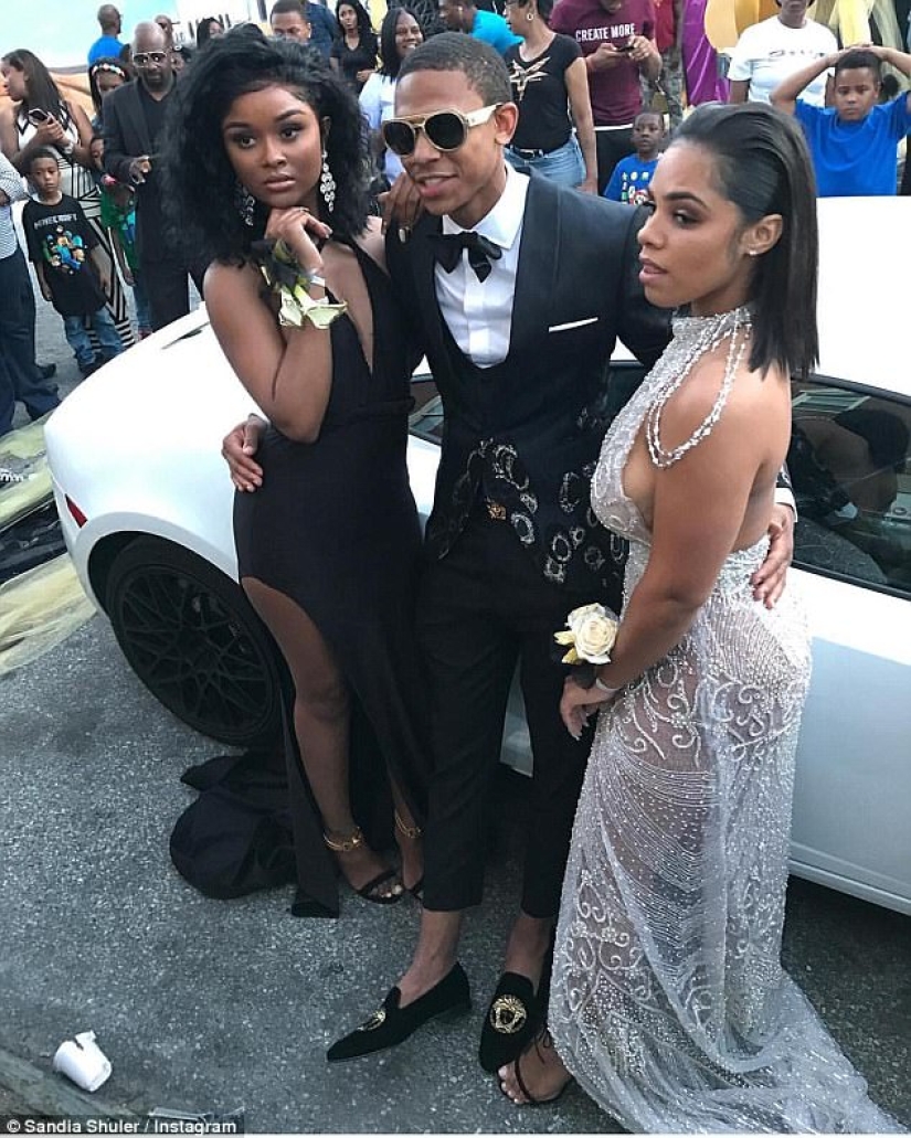 Mom gave her son a prom in the style of Arab sheikhs for 25 thousand dollars Mom gave her son a prom in the style of Arab sheikhs for 25 thousand dollars