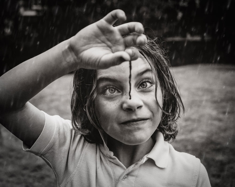 Mom takes pictures of her fearless daughters
