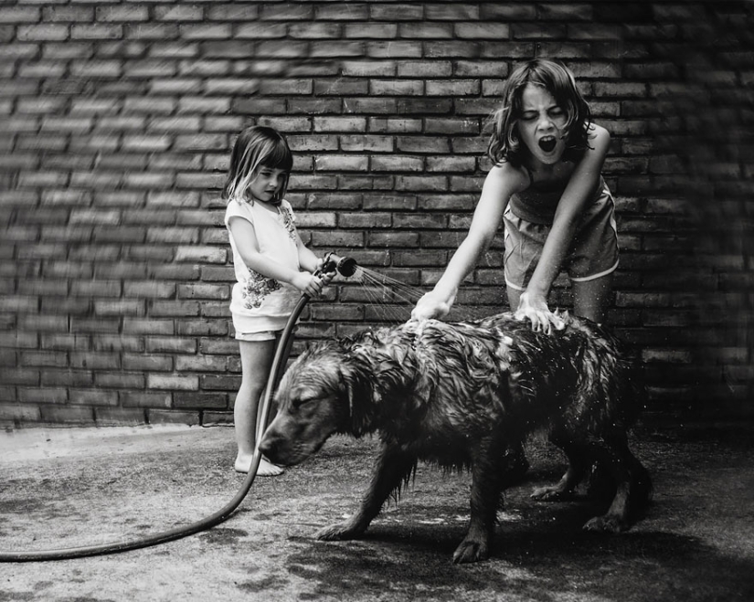 Mom takes pictures of her fearless daughters