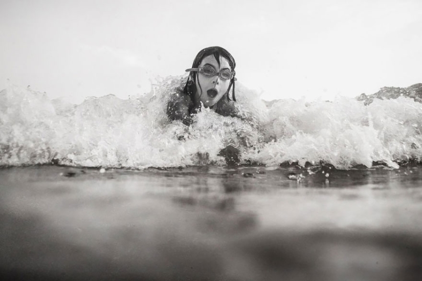 Mom takes pictures of her fearless daughters
