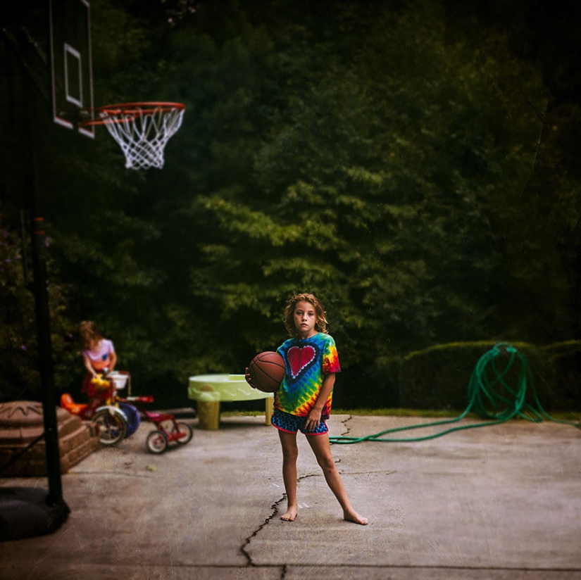Mom takes pictures of her fearless daughters