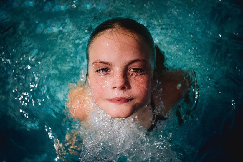 Mom takes pictures of her fearless daughters