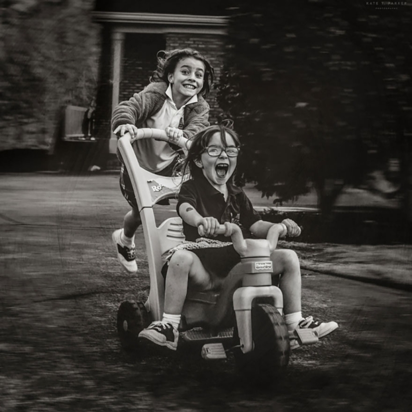 Mom takes pictures of her fearless daughters