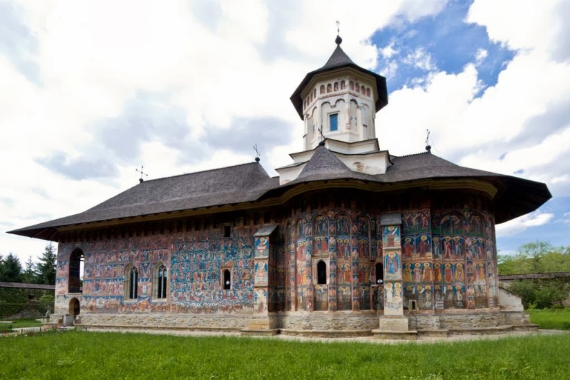 Monasteries in Romania, where amazing frescoes are not inside, but outside